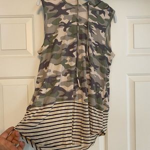 NWT hooded camo tank